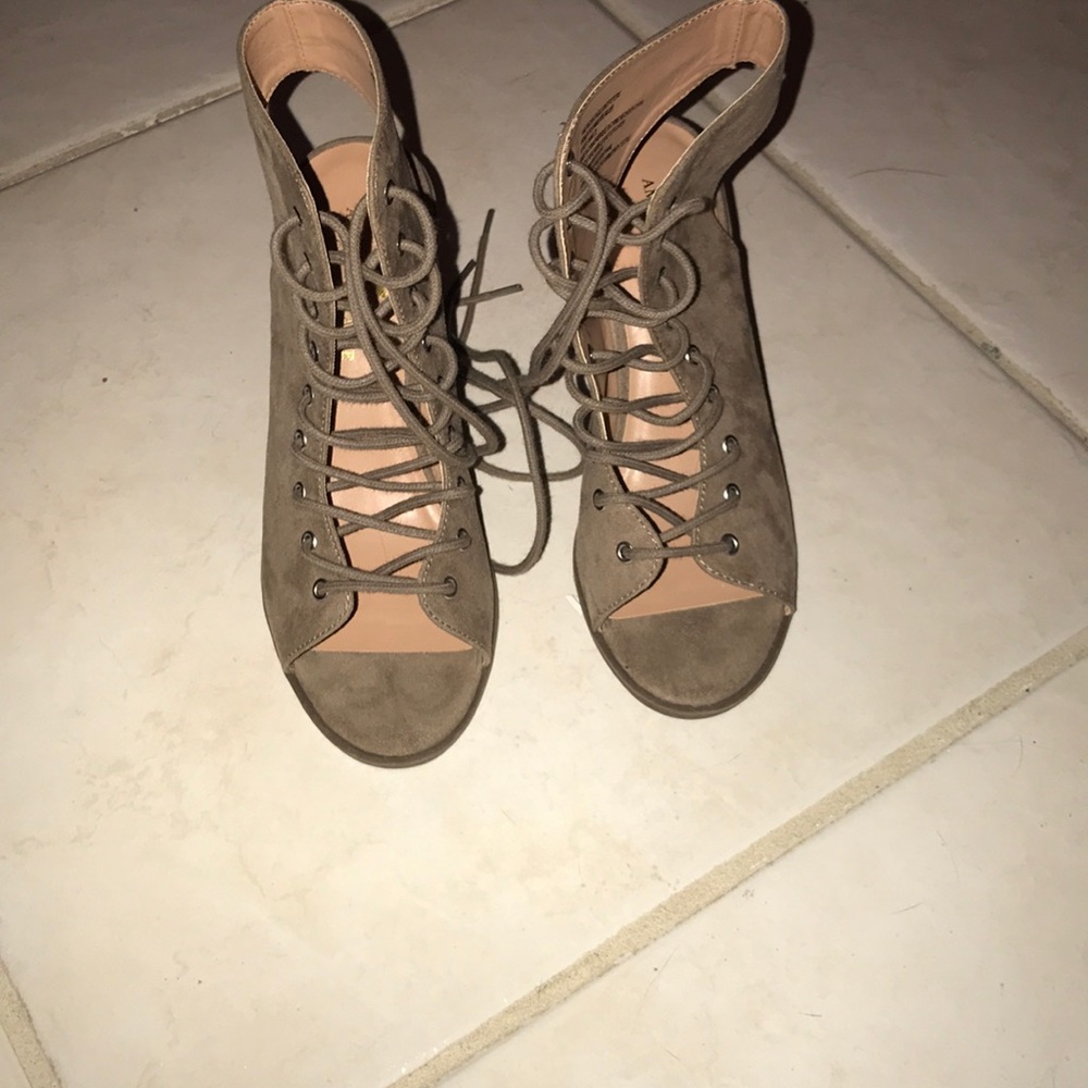 Cute American eagle booties